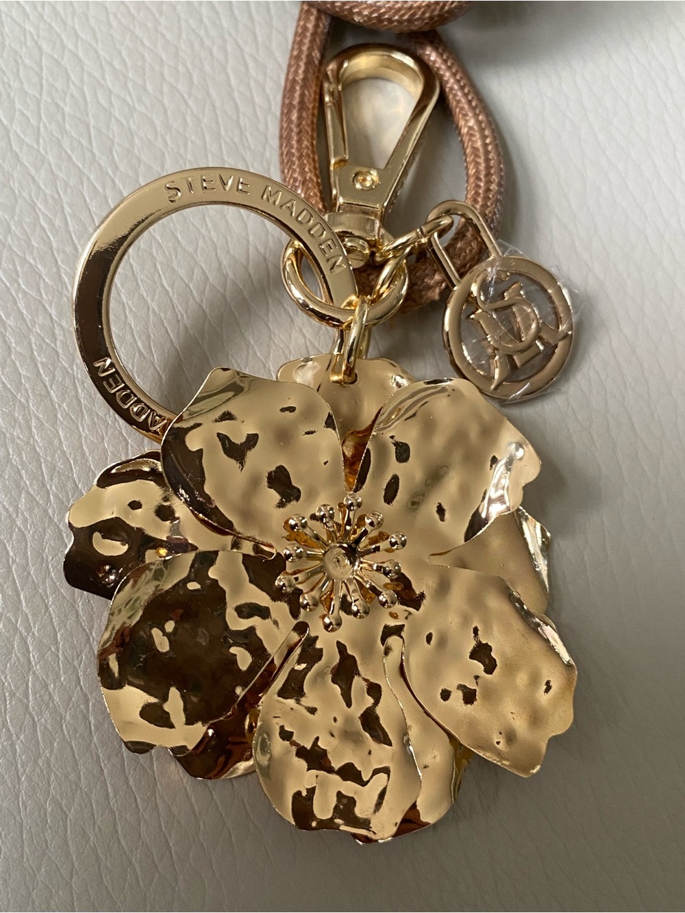 Steve Madden bag came - key chain - floral gold